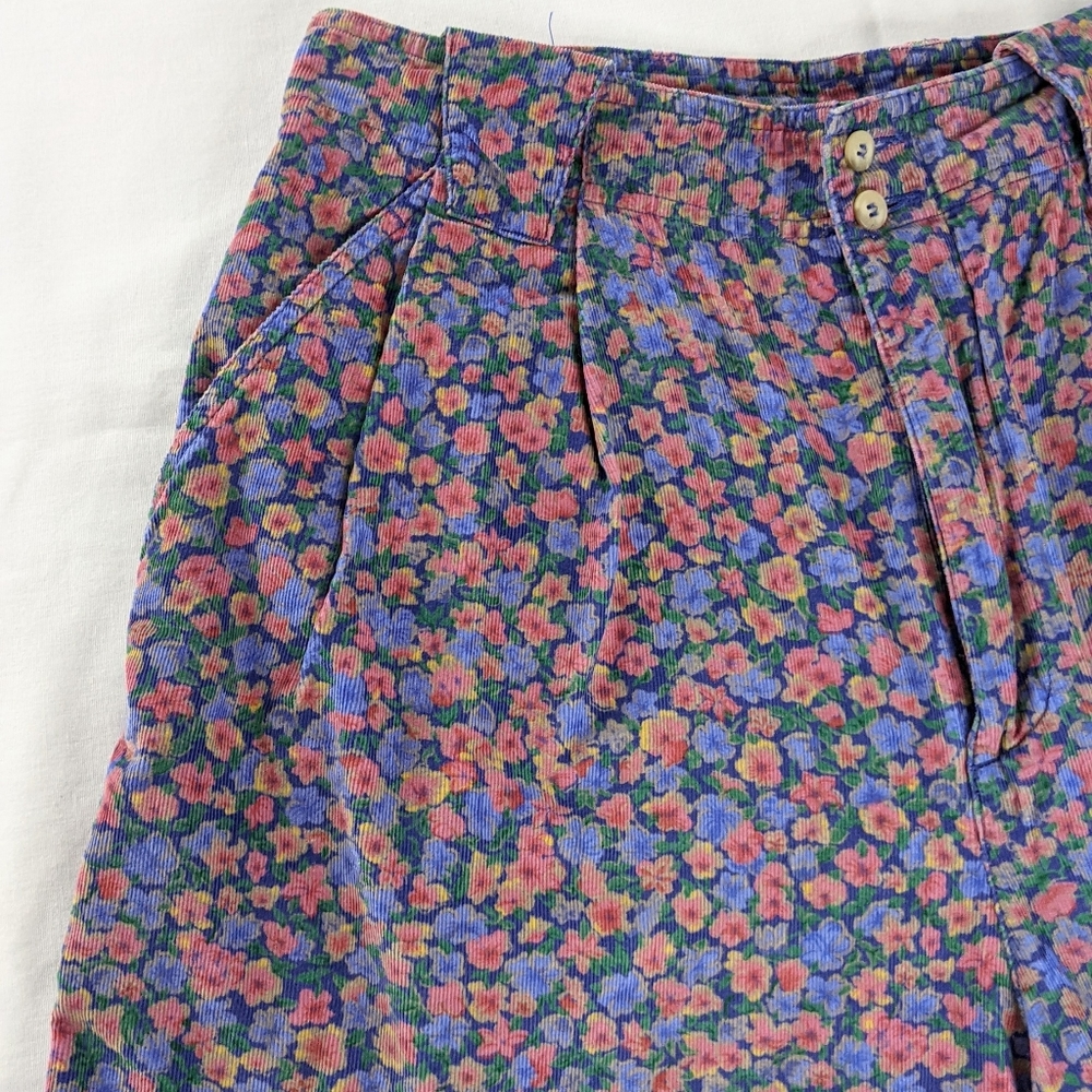 VTG Corduroy Floral Pleated Ultra High Waste Pastel Wide Leg Shorts - Picture 2 of 9